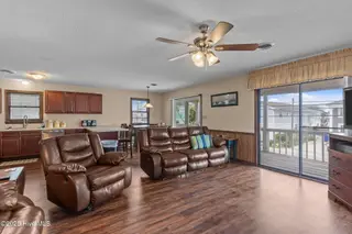 402 Canal Drive, Carolina Beach, NC 28428 – photo 5: 20-web-or-mls-BTS06885