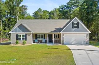 207 Morse Drive, Hubert, NC 28539 — 3-bedroom home, Hubert, NC, photo 1 of 47: 207 Morse Drive