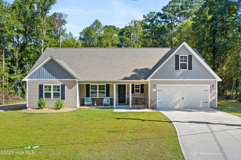 207 Morse Drive, Hubert, NC 28539 — 3-bedroom home, Hubert, NC, photo 1 of 47: 207 Morse Drive