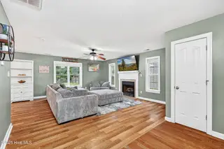 401 Savannah Drive, Jacksonville, NC 28546 – photo 5: 05