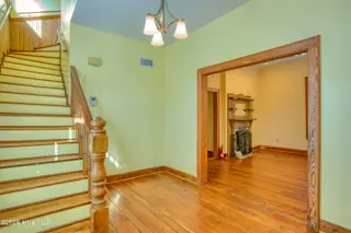 215 Queen Street, Wilmington, NC 28401 – photo 4: 215 Queen St. - Interior - Edited_16
