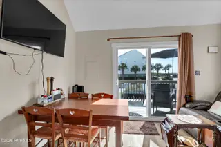 9005 E 9th Street, Surf City, NC 28445 — 4-bedroom home in Old Settlers Beach, Surf City, NC, photo 7 of 30