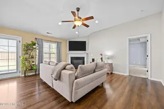5808 Sagebrush Drive, Greenville, NC 27858 — 3-bedroom home in Sagewood, Greenville, NC, photo 18 of 52: 23-web-or-mls-IMG_0009 (1)