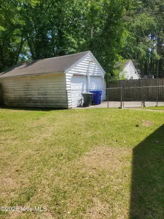 305 Glenwood Drive, Greenville, NC 27834 – photo 5: 20260424_141603