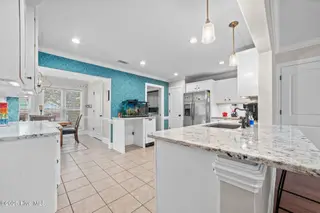 1620 Brook Hollow Drive A, Greenville, NC 27834 – photo 13: 19-web-or-mls-LHV_8313