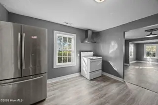 1402 Wooster Street, Wilmington, NC 28401 – photo 8: 35-web-or-mls-IMG_9518