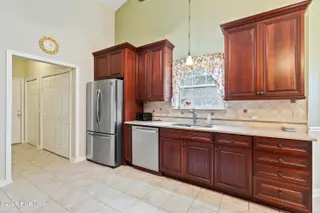 9 Golf Crest Court, Carolina Shores, NC 28467 — 3-bedroom home in Carolina Shores, Carolina Shores, NC, photo 13 of 46: Kitchen