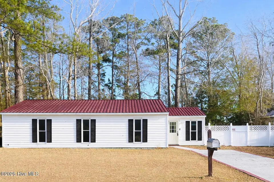 329 Lakewood Drive, Jacksonville, NC 28546 – photo 1 of 24: Front