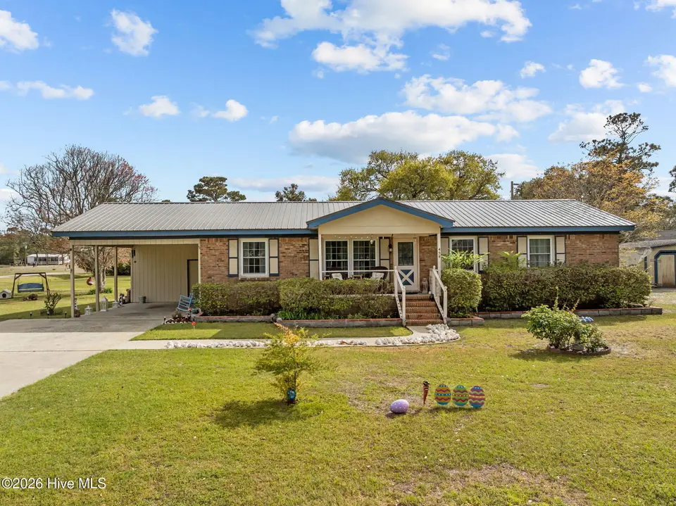 458 Bayview Drive, Harkers Island, NC 28531 – photo 1 of 23: 458 Bayview Dr