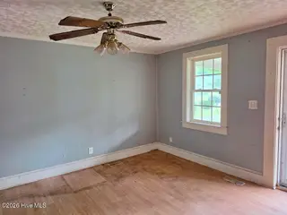 1011 E 6th Street, Washington, NC 27889 – photo 6: LIVING ROOM