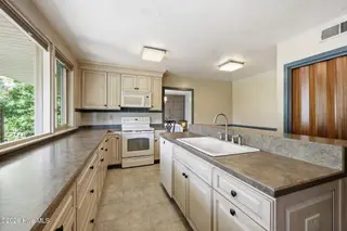 1608 Rhem Avenue, New Bern, NC 28560 – photo 21: 24-web-or-mls-0C0A7115