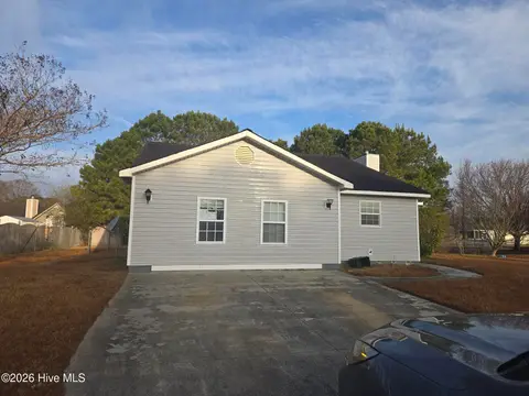 442 Dion Dr, Hubert