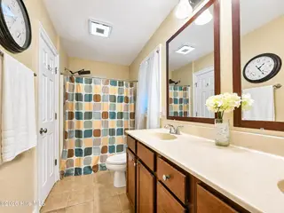 1660 Cedar Point Circle, Elizabeth City, NC 27909 – photo 12: Main Bathroom