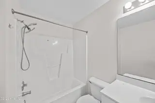 3967 Winds Ridge Drive, Wilmington, NC 28409 — 3-bedroom townhome in Winds Ridge, Wilmington, NC, photo 19 of 54: 20_bathroom