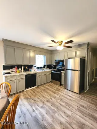 319 Oak Grove Avenue, Greenville, NC 27834 – photo 6: kitchen