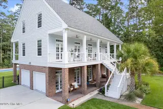 6111 Leeward Lane, Wilmington, NC 28409 — 5-bedroom home in Windward, Wilmington, NC, photo 4 of 48: Southerlandhouse2