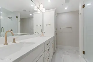 805 Mulberry Street Unit 113, Beaufort, NC 28516 – photo 16: Primary Bath