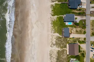 405 Ocean Drive, Emerald Isle, NC 28594 – photo 5: 43-web-or-mls-cchadwick-visuals-405-ocea