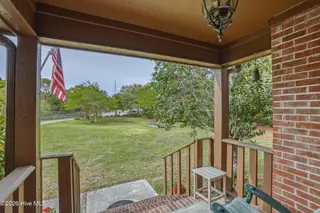 105 Laurel Court, Pine Knoll Shores, NC 28512 – photo 5: Entrance