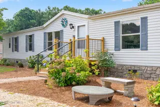 1199 Zack Street SE, Bolivia, NC 28422 — 4-bedroom manufactured home in Sandy Branch Retreat, Bolivia, NC, photo 5 of 44