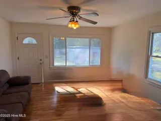 121 Laurel Drive, Wilmington, NC 28401 — 3-bedroom home in Wrightsboro Acres, Wilmington, NC, photo 2 of 18: Laurel Liv 1