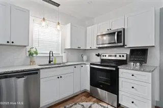 917 Wooster Street, Wilmington, NC 28401 – photo 12: 002-917WoosterStreet-Wilmington-NC-28401