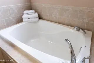 4239 Ashfield Place, Southport, NC 28461 – photo 22: Relaxing Soaking Tub
