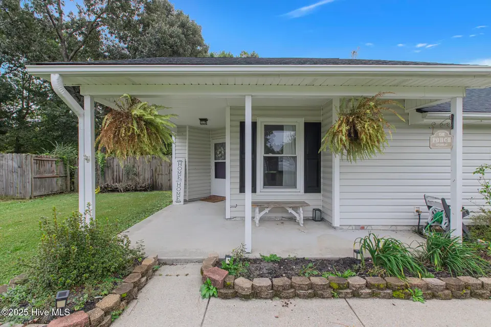 406 Hunting Green Drive, Jacksonville, NC 28546 – photo 1 of 27: 425A0177