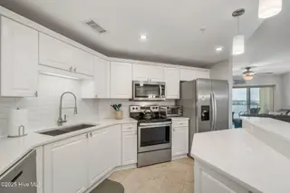 100 Olde Towne Yacht Club Drive 411, Beaufort, NC 28516 – photo 18: Kitchen