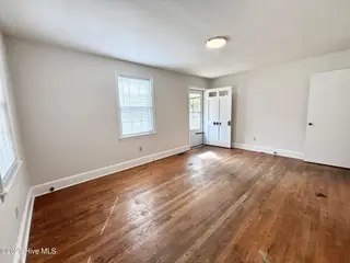 901 S Andrews Avenue, Goldsboro, NC 27530 — 2-bedroom home in Woodford, Goldsboro, NC, photo 5 of 11: IMG_9086