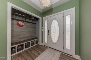 706 Daniel Lindsey Court, Sneads Ferry, NC 28460 — 3-bedroom home in Grantwood, Sneads Ferry, NC, photo 2 of 33: 8FOYER