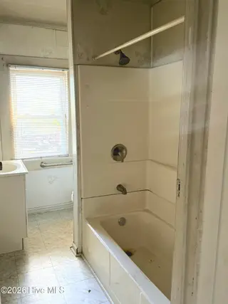 510 Church Street, Wilmington, NC 28401 – photo 15: Bathroom