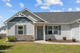 221 Breakwater Drive, Sneads Ferry, NC 28460 – photo 2: 221 Breakwater Drive, Sneads Ferry, NC