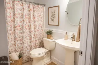 803 Mandarin Trail, Jacksonville, NC 28540 — 3-bedroom home in Mallard Creek, Jacksonville, NC, photo 19 of 36: Hall Bathroom