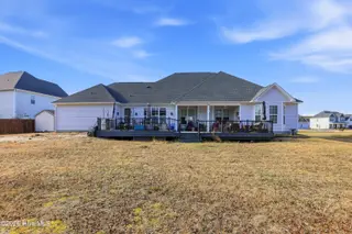 210 Kingsmill Drive, Pikeville, NC 27863 — 4-bedroom home in Gracyn's Creek, Pikeville, NC, photo 8 of 33: 08-210 Kingsmill Dr-8