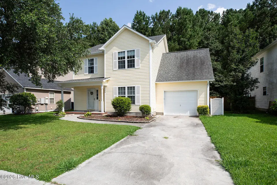 305 Providence Drive, Jacksonville, NC 28546 – photo 1 of 40