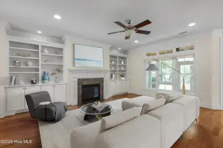 402 Cornubia Drive, Castle Hayne, NC 28429 – photo 8: 402_Cornubia_Living_room_Cornubia402-4LR