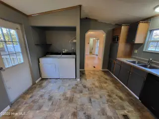119 Edgewater Lane, Richlands, NC 28574 — 2-bedroom manufactured home in Chapel Ridge, Richlands, NC, photo 19 of 34: Kitchen/Laundry