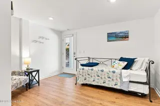 102 Alex Court, Emerald Isle, NC 28594 – photo 15: Ground level room