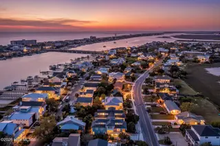 306 Coral Drive, Wrightsville Beach, NC 28480 — 5-bedroom home in Harbor Island, Wrightsville Beach, NC, photo 4 of 57: 001_vstage-upscale-233274381-1772210636