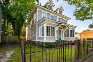 411 Queen Street, New Bern, NC 28560 – photo 2: 411 queen front 2