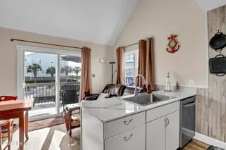 9005 E 9th Street, Surf City, NC 28445 — 4-bedroom home in Old Settlers Beach, Surf City, NC, photo 5 of 30