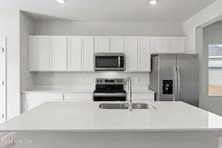 612 S Squires Run Lane, Richlands, NC 28574 – photo 16: Kitchen