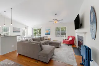 106 Wyndward Court, Emerald Isle, NC 28594 – photo 4: Open living space