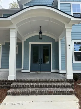 209 Coastal Dune Court, Wilmington, NC 28412 — 3-bedroom home in Riverlights, Wilmington, NC, photo 5 of 27: Brookshire Front Entry