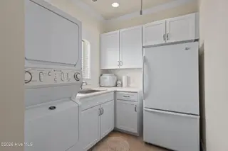 2106 Evans Street, Morehead City, NC 28557 – photo 16: 17-web-or-mls-1S3A0408