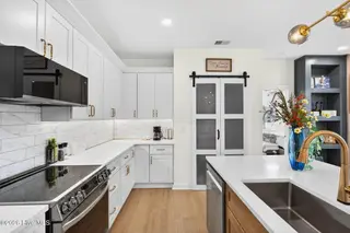 1708 Oakbrook Drive SW, Ocean Isle Beach, NC 28469 – photo 14: Under Cabinet Lighting, Quartz, Farm S