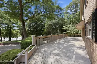 268 Shoreline Drive, New Bern, NC 28562 – photo 13: Tons of entertaining space