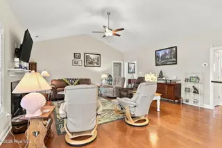 203 Coldwater Drive, Swansboro, NC 28584 — 3-bedroom home in Coldwater Creek, Swansboro, NC, photo 10 of 49: 22-web-or-mls-IMG_4168-edit