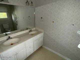 104 Knollwood Court, New Bern, NC 28562 – photo 8: Primary Bathroom View 1